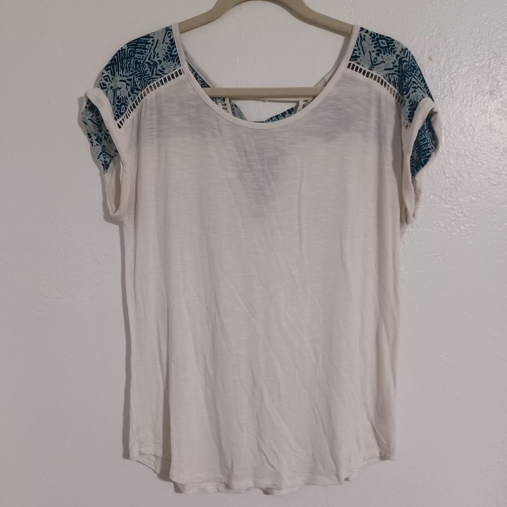 Maurices White T-shirt Sheer Blue Patterned Shoulders Back Design Women's Medium